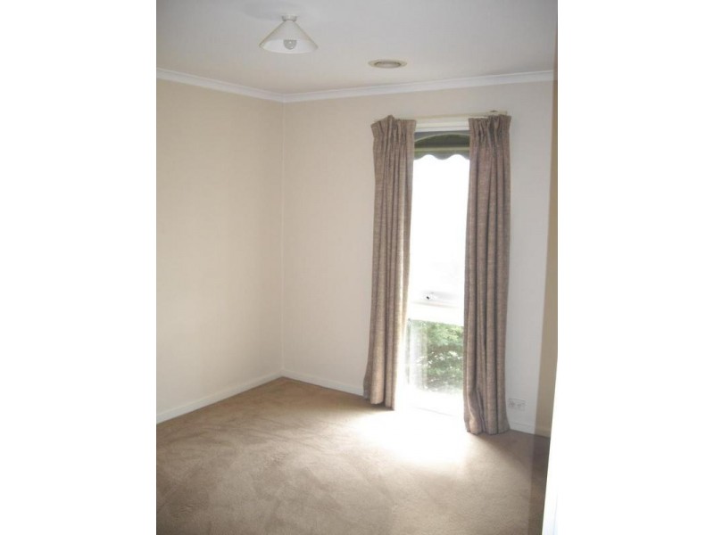 11 Calrossie Close, Endeavour Hills VIC 3802