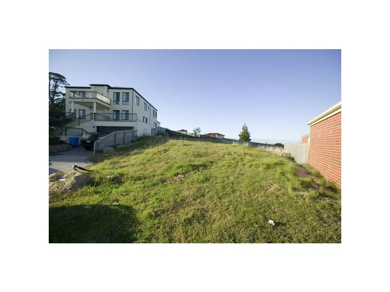 83 Montbrae Circuit, Narre Warren North VIC 3804