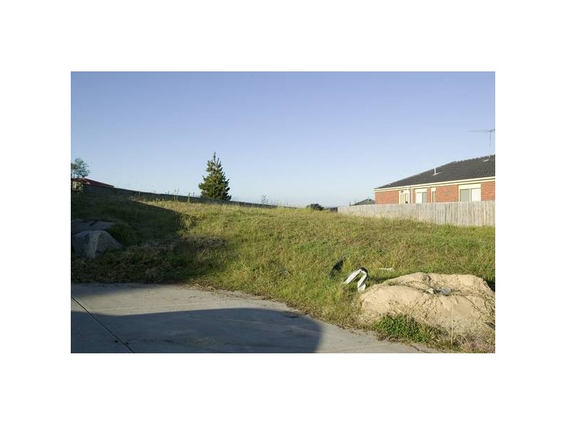 83 Montbrae Circuit, Narre Warren North VIC 3804