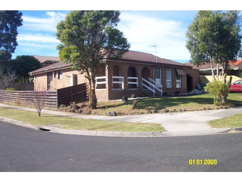 8 Clifton Way, Endeavour Hills VIC 3802
