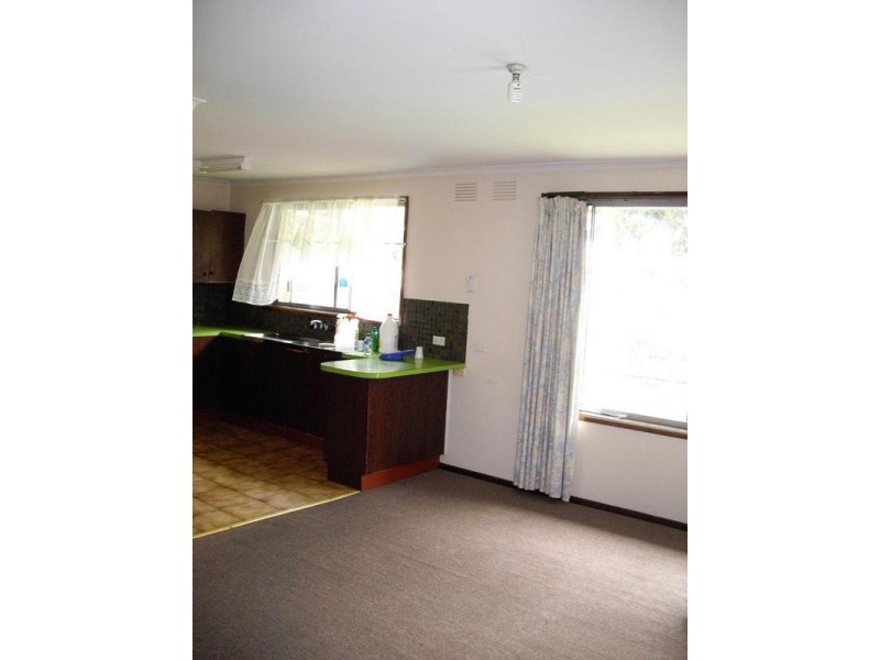 34 Essex Park Drive, Endeavour Hills VIC 3802