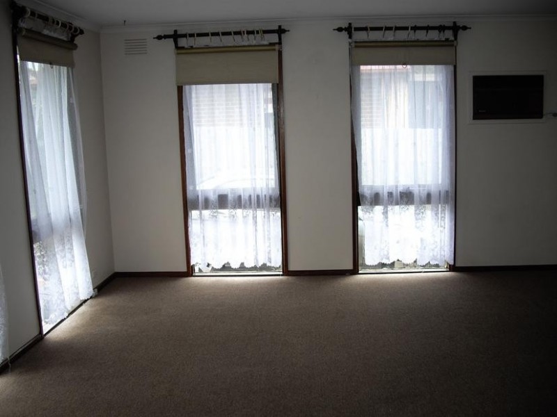 34 Essex Park Drive, Endeavour Hills VIC 3802