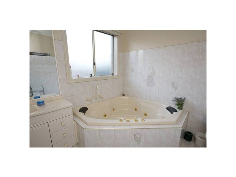 Erica Close, Endeavour Hills VIC 3802