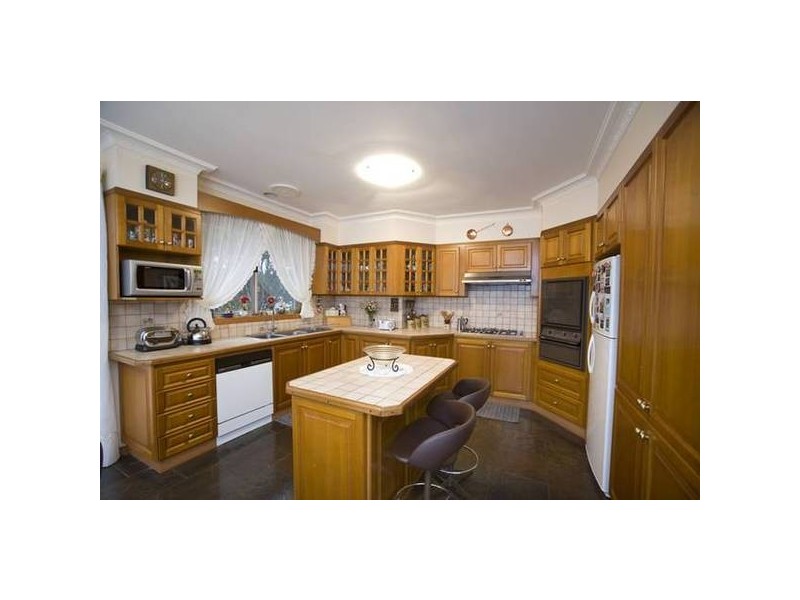 Chantell Avenue, Endeavour Hills VIC 3802