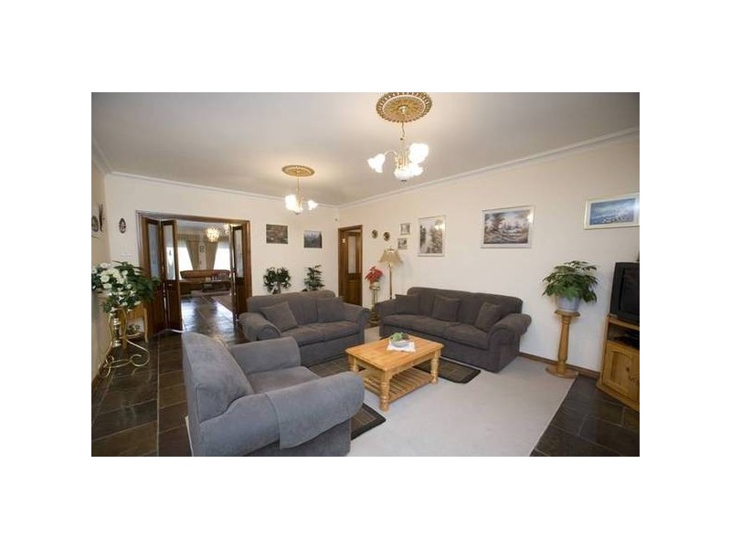 Chantell Avenue, Endeavour Hills VIC 3802