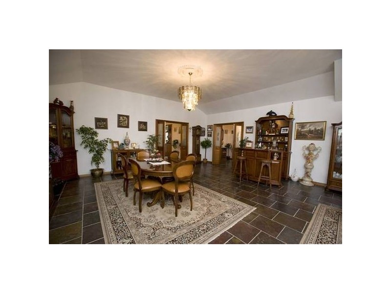 Chantell Avenue, Endeavour Hills VIC 3802