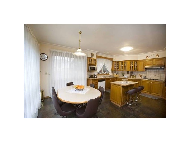 Chantell Avenue, Endeavour Hills VIC 3802