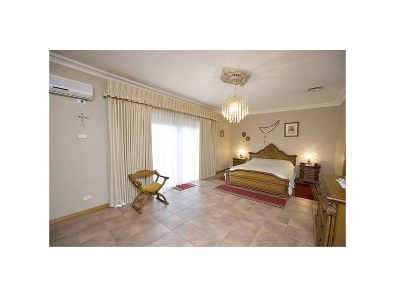 Chantell Avenue, Endeavour Hills VIC 3802