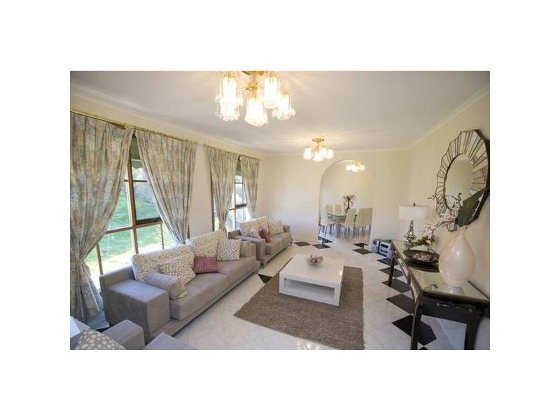 43 William Hovell Drive, Endeavour Hills VIC 3802