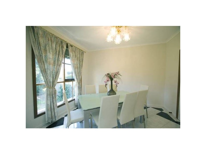 43 William Hovell Drive, Endeavour Hills VIC 3802