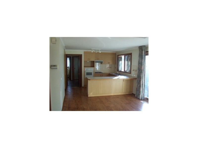 1 Sunnyside Drive, Berwick VIC 3806