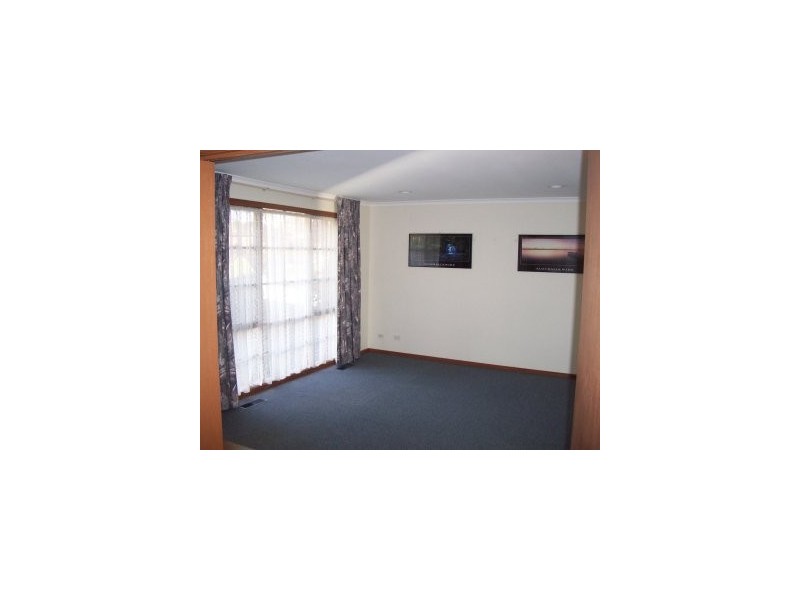 1 Sunnyside Drive, Berwick VIC 3806