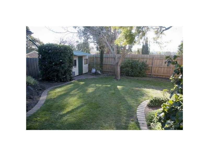 Daniel Solander Drive, Endeavour Hills VIC 3802