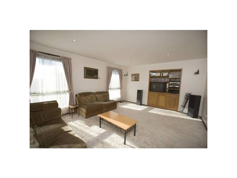 Daniel Solander Drive, Endeavour Hills VIC 3802