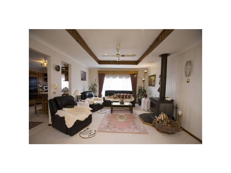 5 Armiston Court, Endeavour Hills VIC 3802