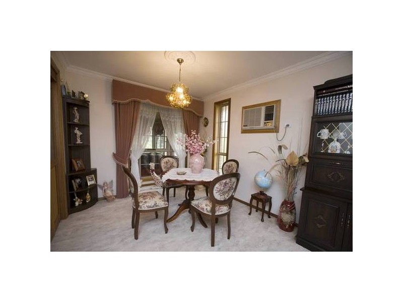 5 Armiston Court, Endeavour Hills VIC 3802