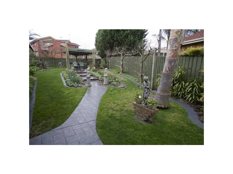 5 Armiston Court, Endeavour Hills VIC 3802