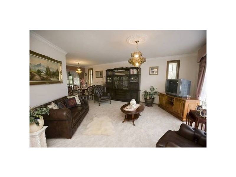 5 Armiston Court, Endeavour Hills VIC 3802