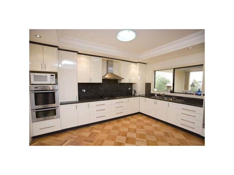 15 Renee Avenue, Endeavour Hills VIC 3802