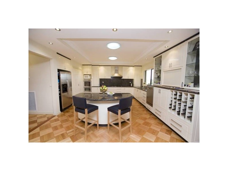 15 Renee Avenue, Endeavour Hills VIC 3802