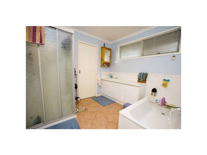 17 Blackwood Drive, Hampton Park VIC 3976