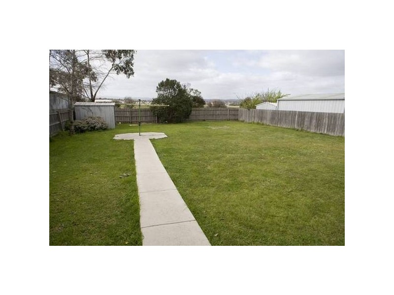 17 Blackwood Drive, Hampton Park VIC 3976