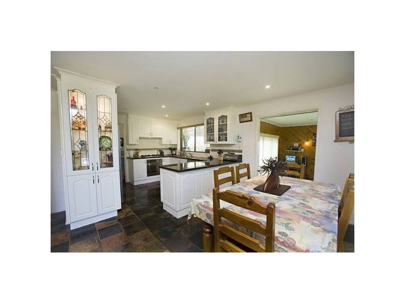 1 Mckillop Place, Endeavour Hills VIC 3802