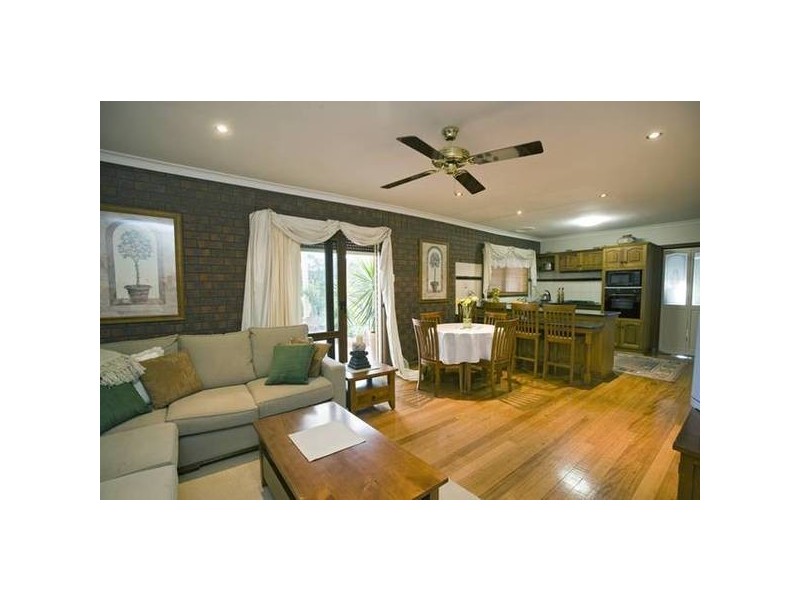 12 Gray Close, Endeavour Hills VIC 3802