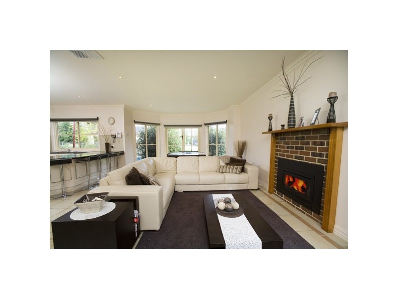 6 Gladesville Close, Lysterfield South VIC 3156