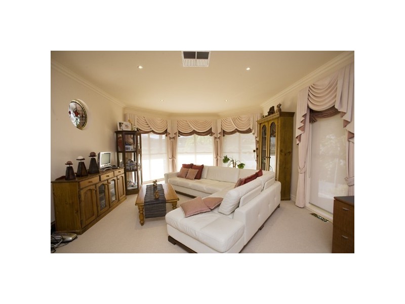 6 Gladesville Close, Lysterfield South VIC 3156