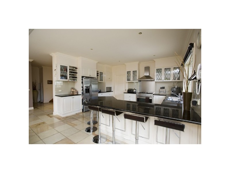 6 Gladesville Close, Lysterfield South VIC 3156