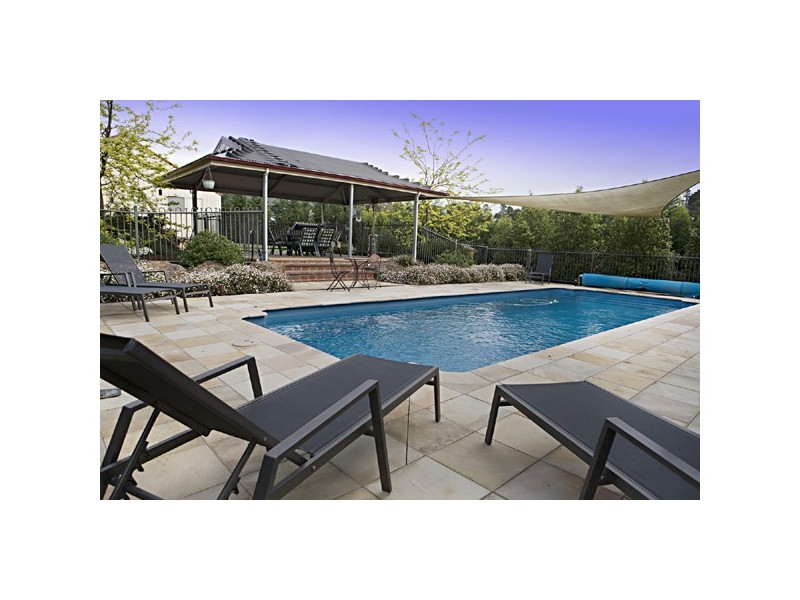 6 Gladesville Close, Lysterfield South VIC 3156