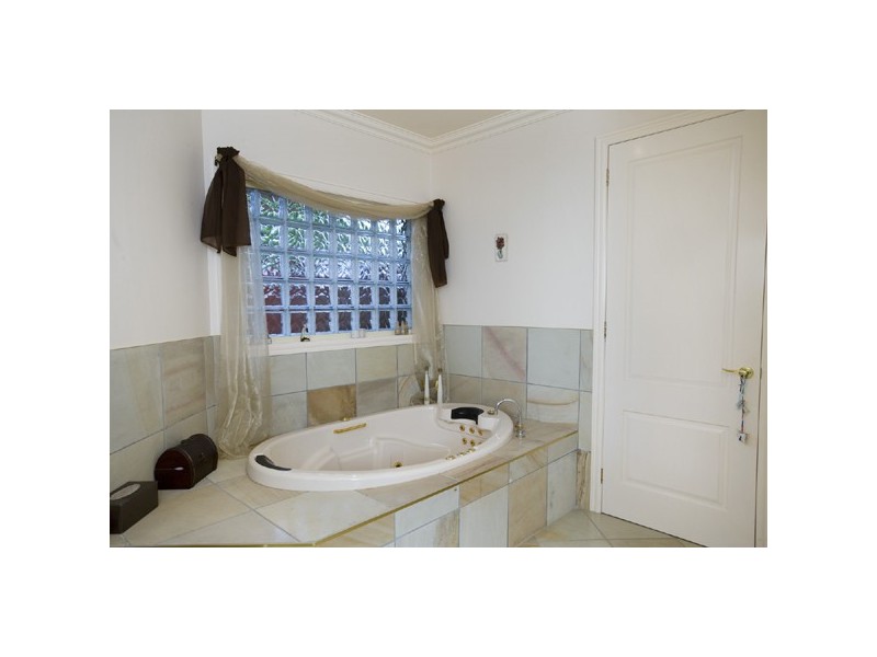 6 Gladesville Close, Lysterfield South VIC 3156