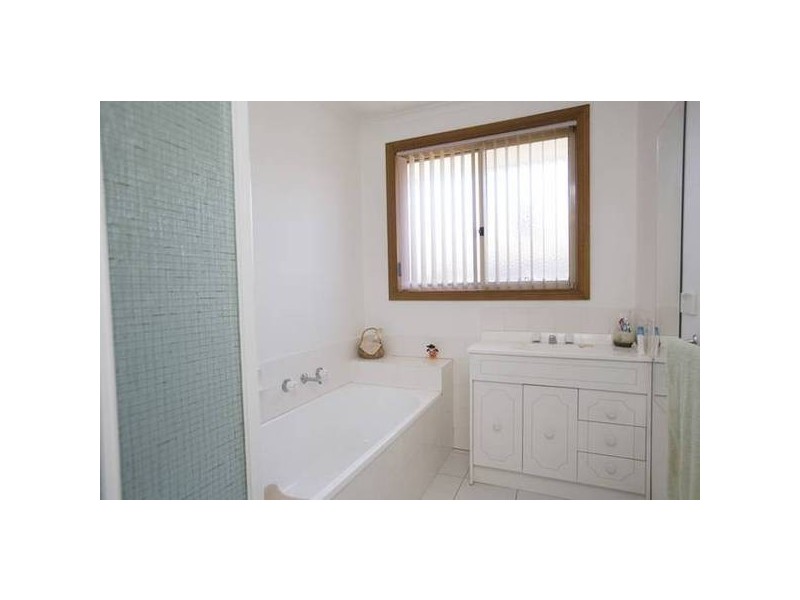 1/2 Bramwell Close, Endeavour Hills VIC 3802