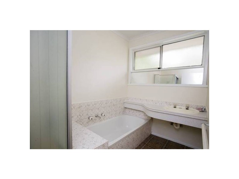 180 James Cook Drive, Endeavour Hills VIC 3802