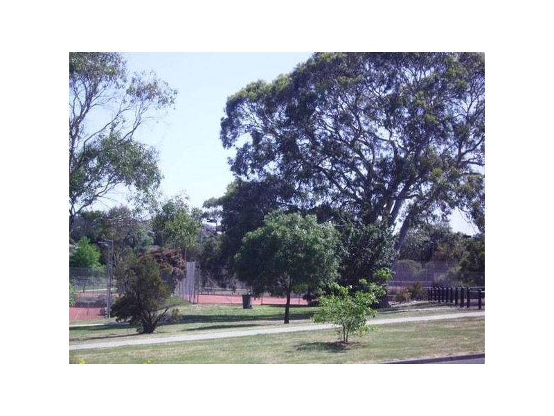 236 James Cook Drive, Endeavour Hills VIC 3802