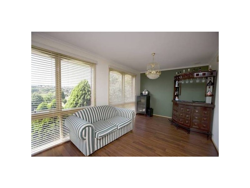 81 Chalcot Drive, Endeavour Hills VIC 3802
