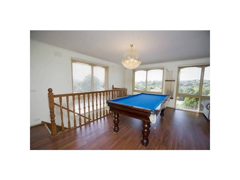 81 Chalcot Drive, Endeavour Hills VIC 3802