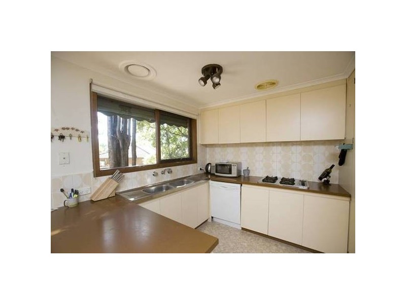 6 Portland Place, Endeavour Hills VIC 3802