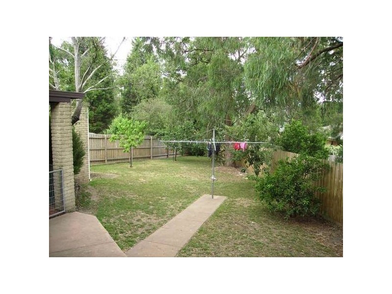 6 Portland Place, Endeavour Hills VIC 3802