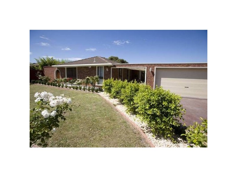 15 Lochalsh Court, Endeavour Hills VIC 3802