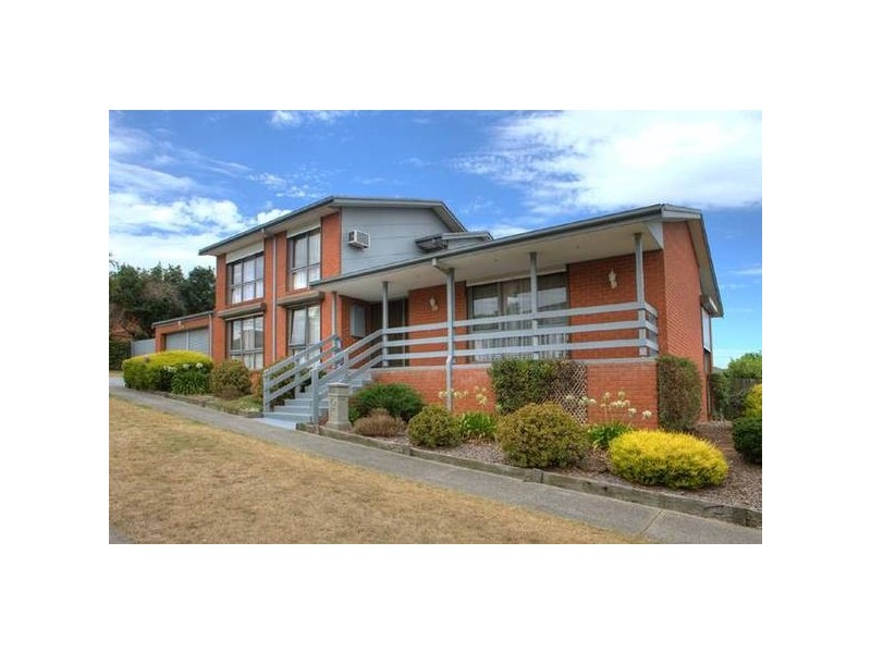 235 James Cook Drive, Endeavour Hills VIC 3802