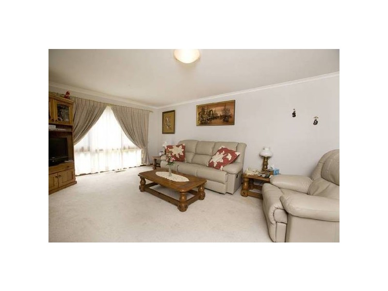 235 James Cook Drive, Endeavour Hills VIC 3802