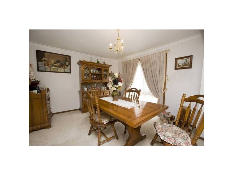 235 James Cook Drive, Endeavour Hills VIC 3802