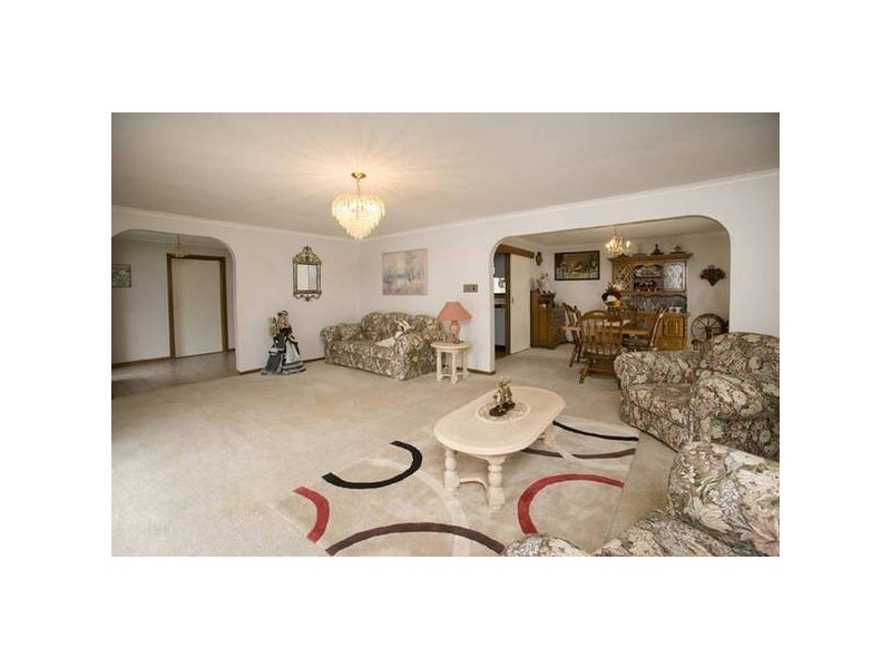 235 James Cook Drive, Endeavour Hills VIC 3802