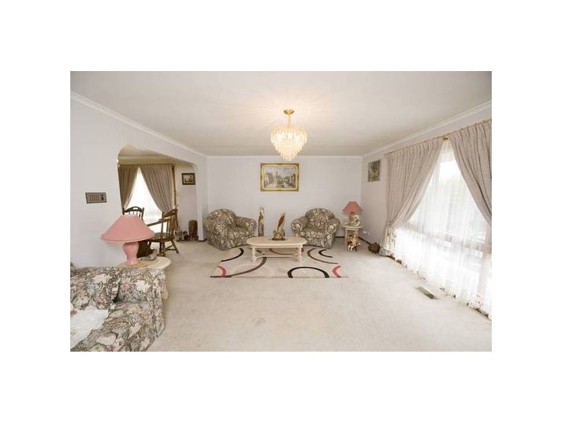 235 James Cook Drive, Endeavour Hills VIC 3802