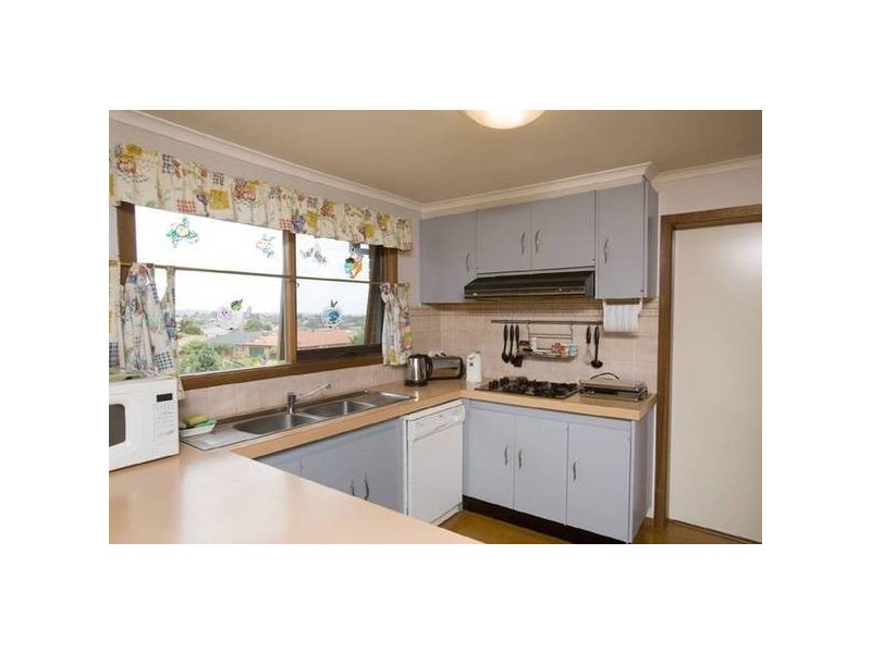 235 James Cook Drive, Endeavour Hills VIC 3802