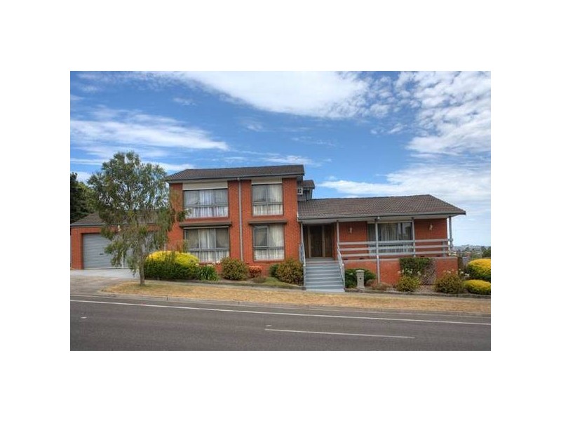 235 James Cook Drive, Endeavour Hills VIC 3802