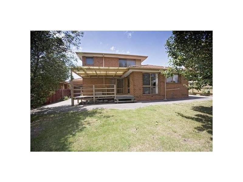 16 Huxley Crescent, Endeavour Hills VIC 3802