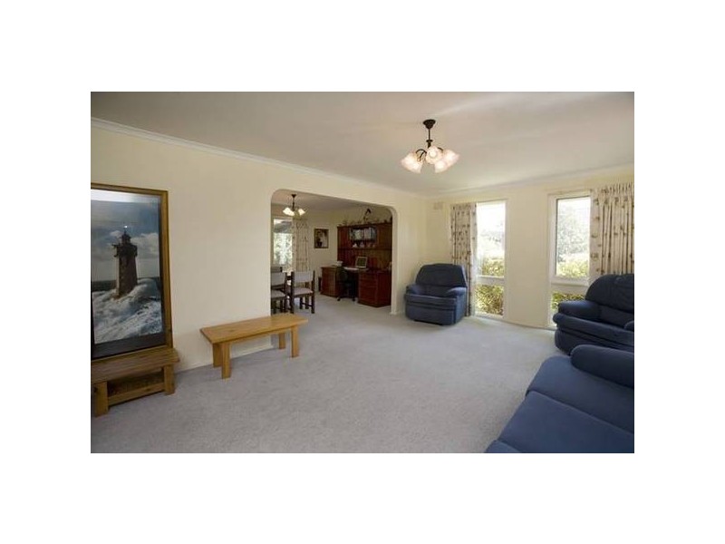 12 James Cook Drive, Endeavour Hills VIC 3802